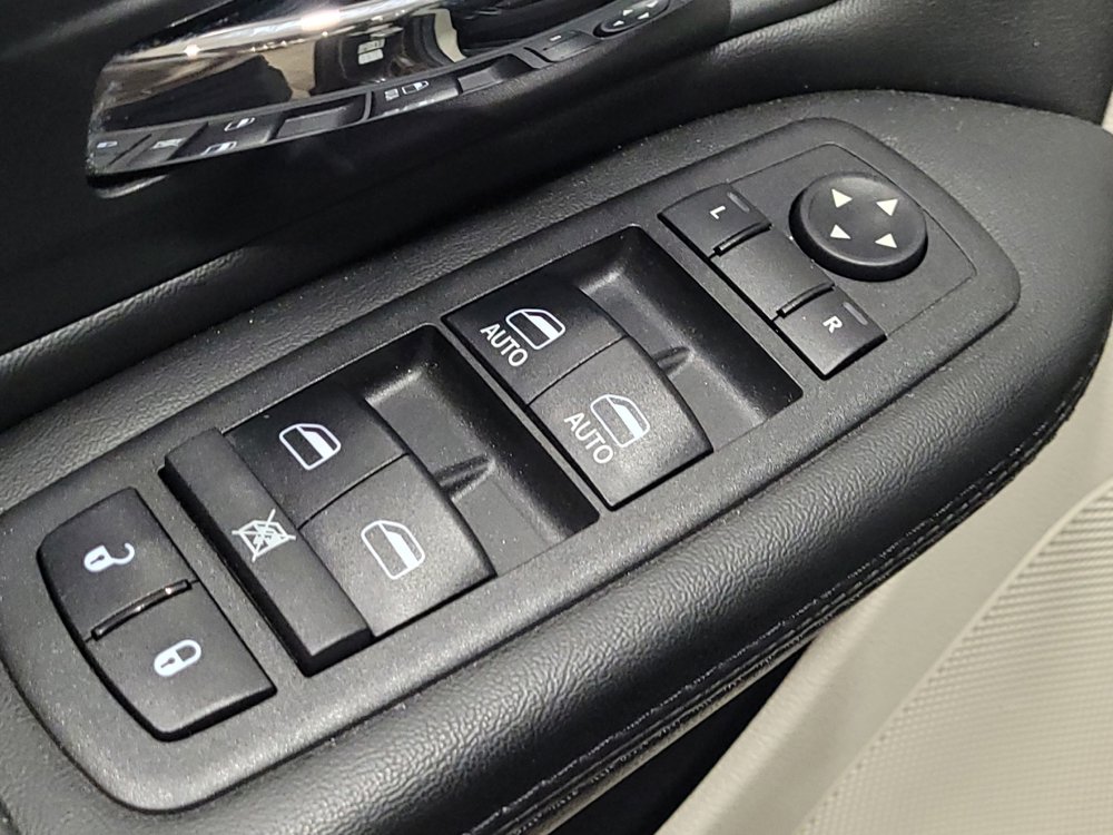 Used 2018 Dodge Grand Caravan SE image 27