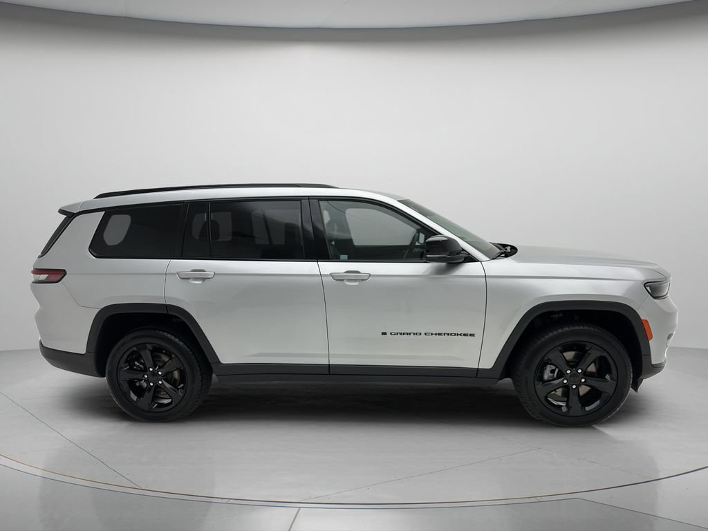 Used 2023 Jeep Grand Cherokee L Laredo AWD/4WD image 3