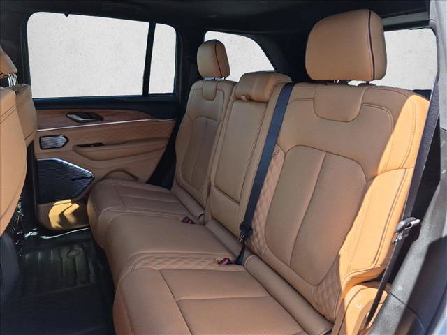 Used 2025 Jeep Grand Cherokee Summit AWD/4WD image 20