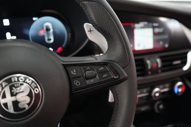 Used 2025 Alfa Romeo Giulia AWD image 23