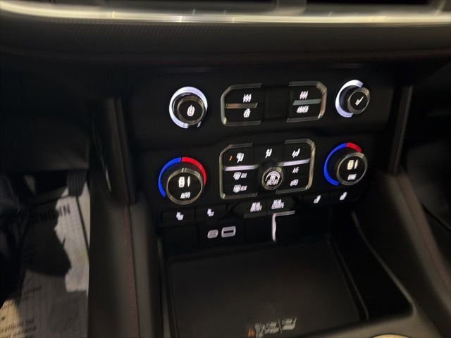 Used 2022 Chevrolet Suburban RST w/ Luxury Package AWD/4WD image 31