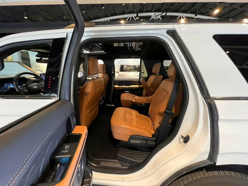 Used 2024 Ford Expedition Platinum image 12