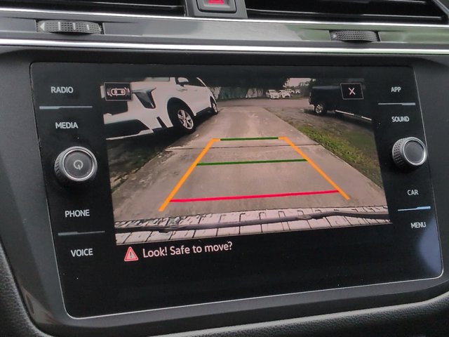 Used 2022 Volkswagen Tiguan SE FWD image 19