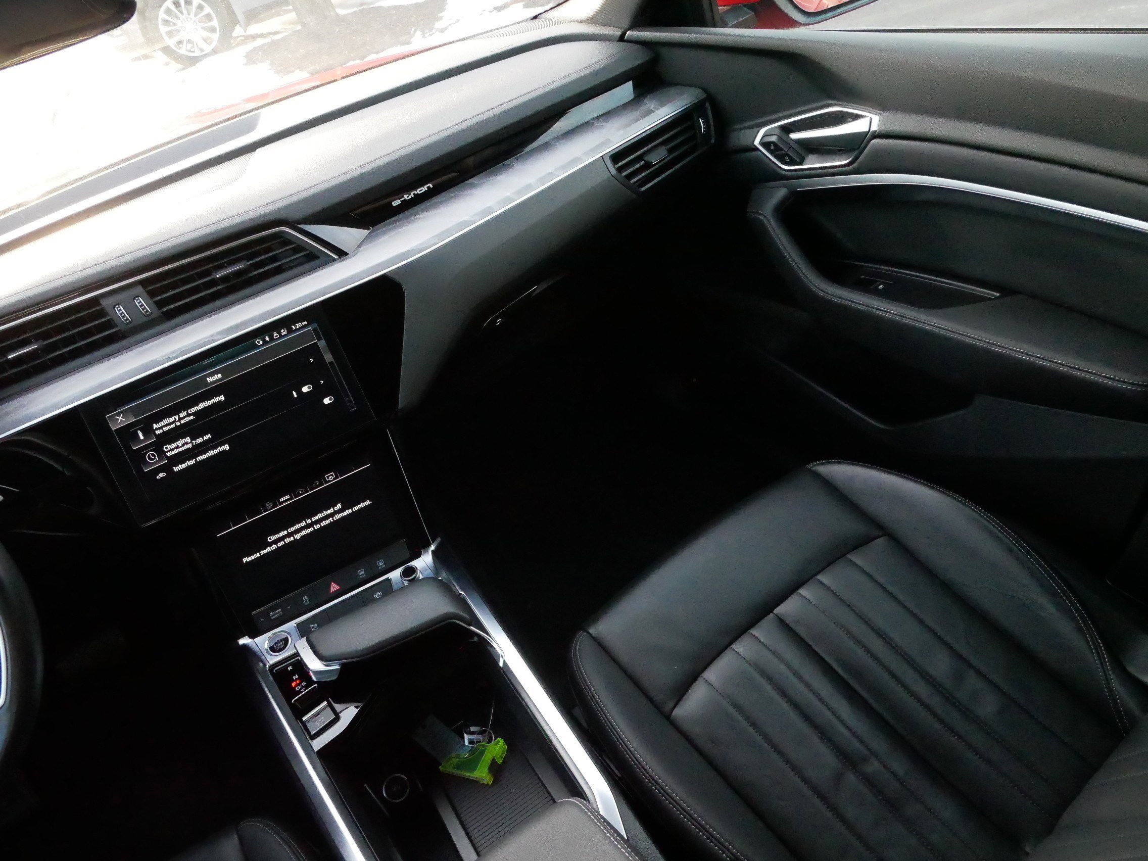 Used 2022 Audi e-tron Premium w/ Convenience Plus Package image 11