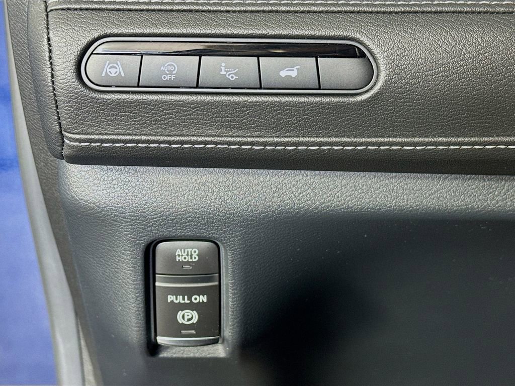 Used 2025 INFINITI QX80 Sensory image 10