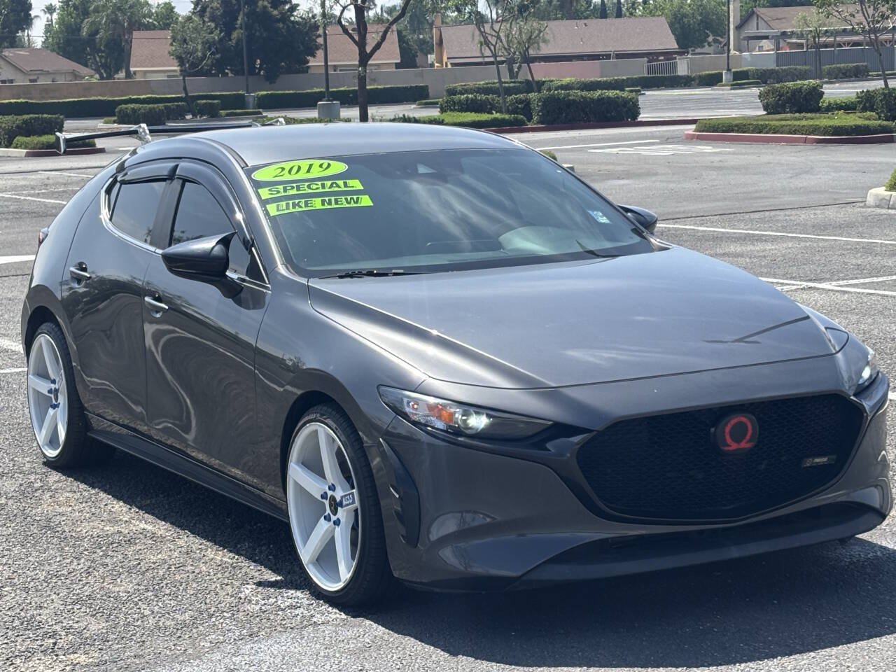 Used 2019 MAZDA MAZDA3 Hatchback w/ Preferred Package FWD image 1