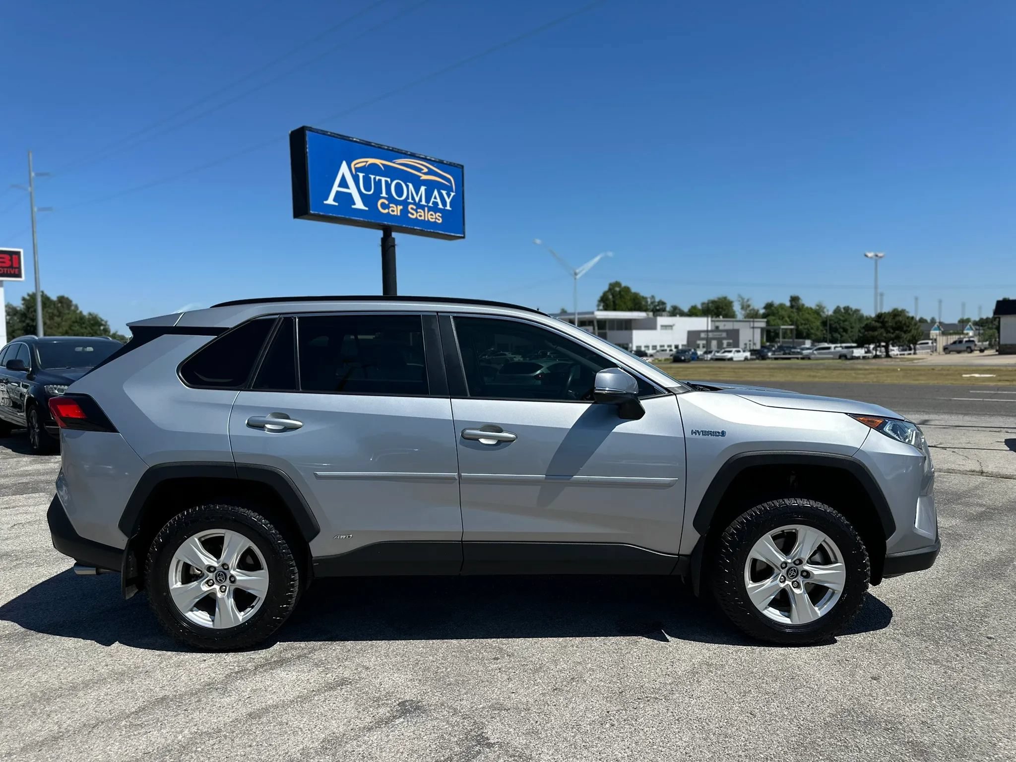 Used 2021 Toyota RAV4 XLE w/ Convenience Package AWD/4WD image 5