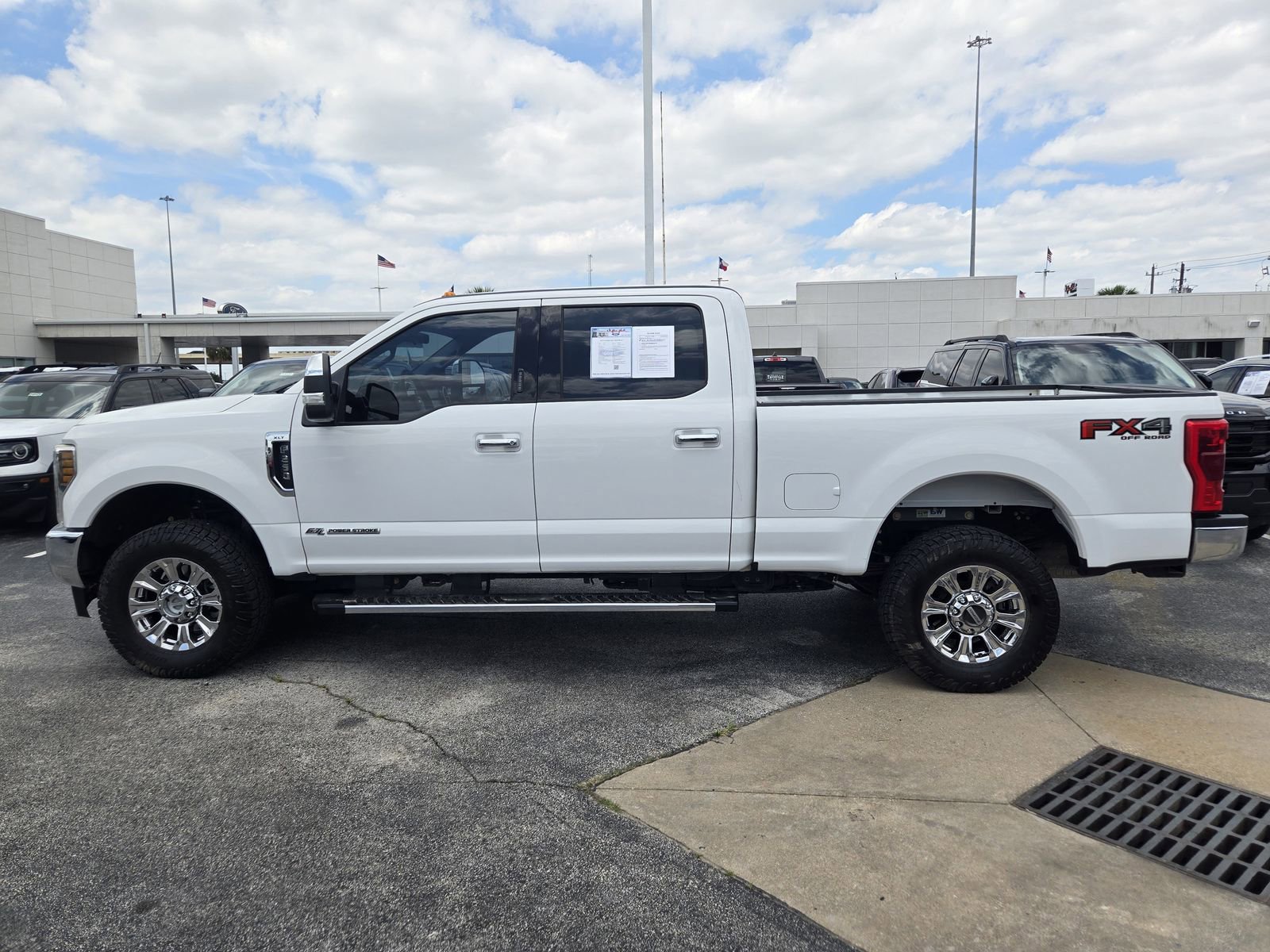 Used 2019 Ford F250 XLT w/ XLT Premium Package AWD/4WD image 5