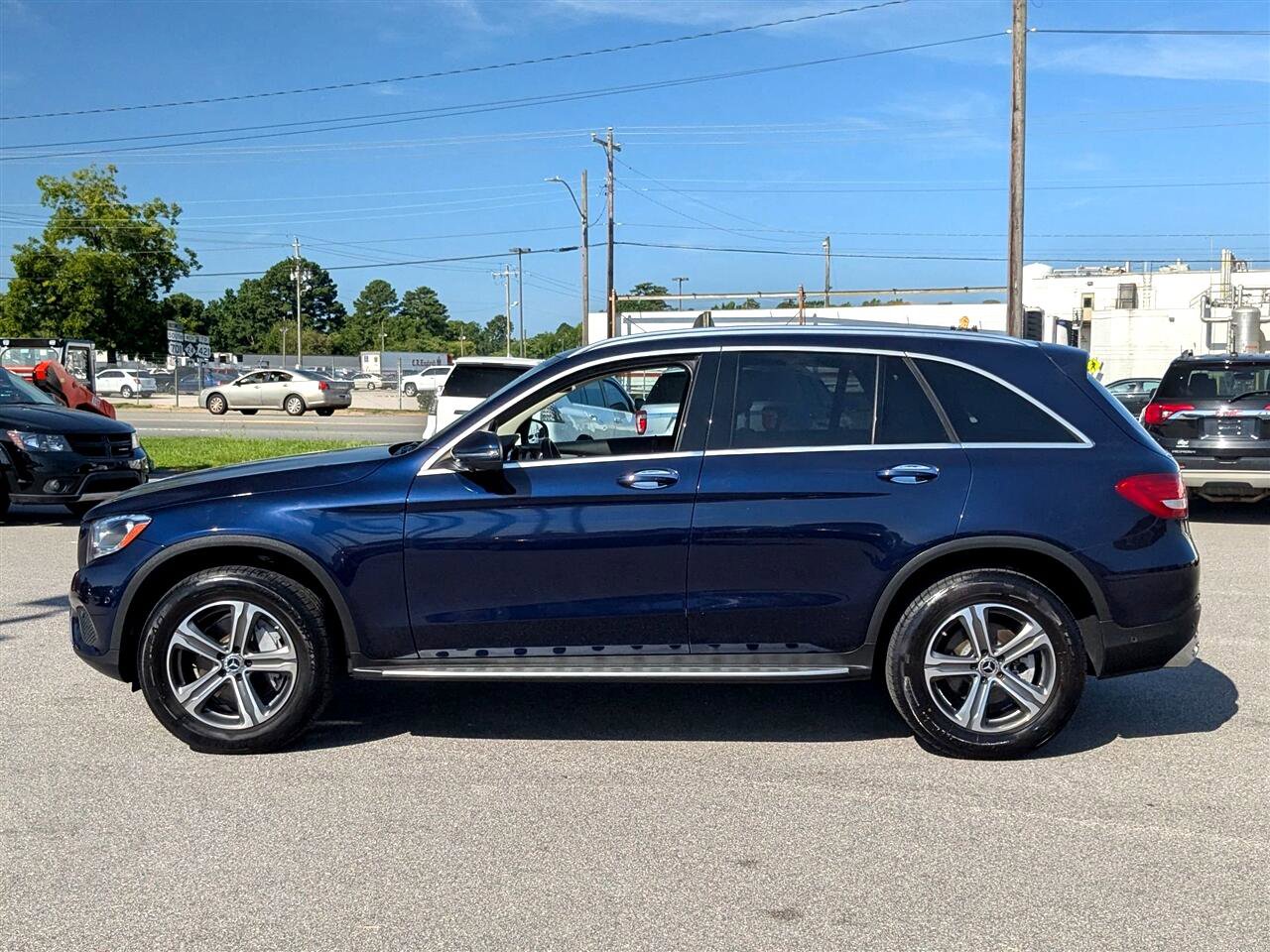 Used 2018 Mercedes-Benz GLC 300 4MATIC w/ Multimedia Package image 2