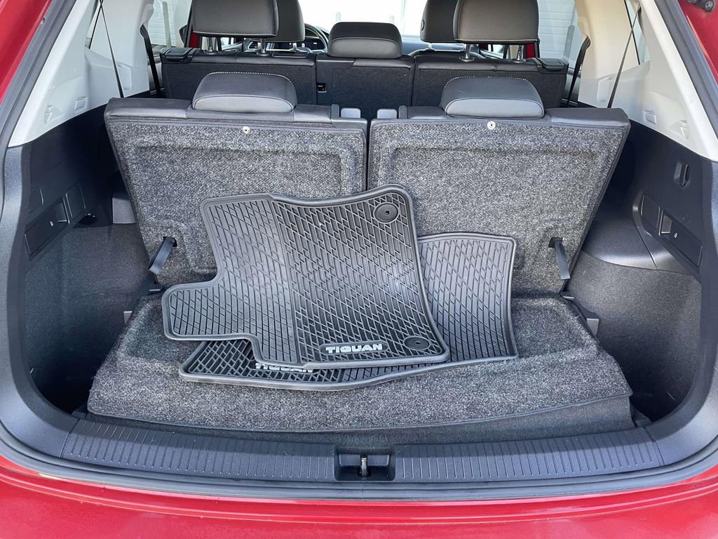 Used 2022 Volkswagen Tiguan SE image 49