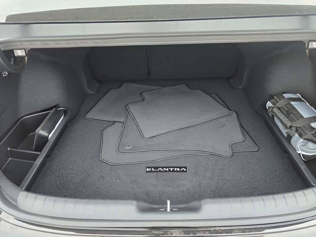 New 2026 Hyundai Elantra Limited image 30