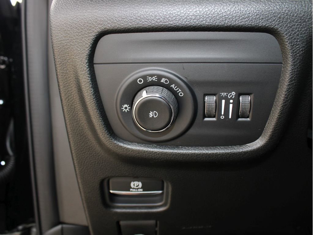 New 2025 Jeep Grand Cherokee Limited w/ Trailer Tow Package image 17