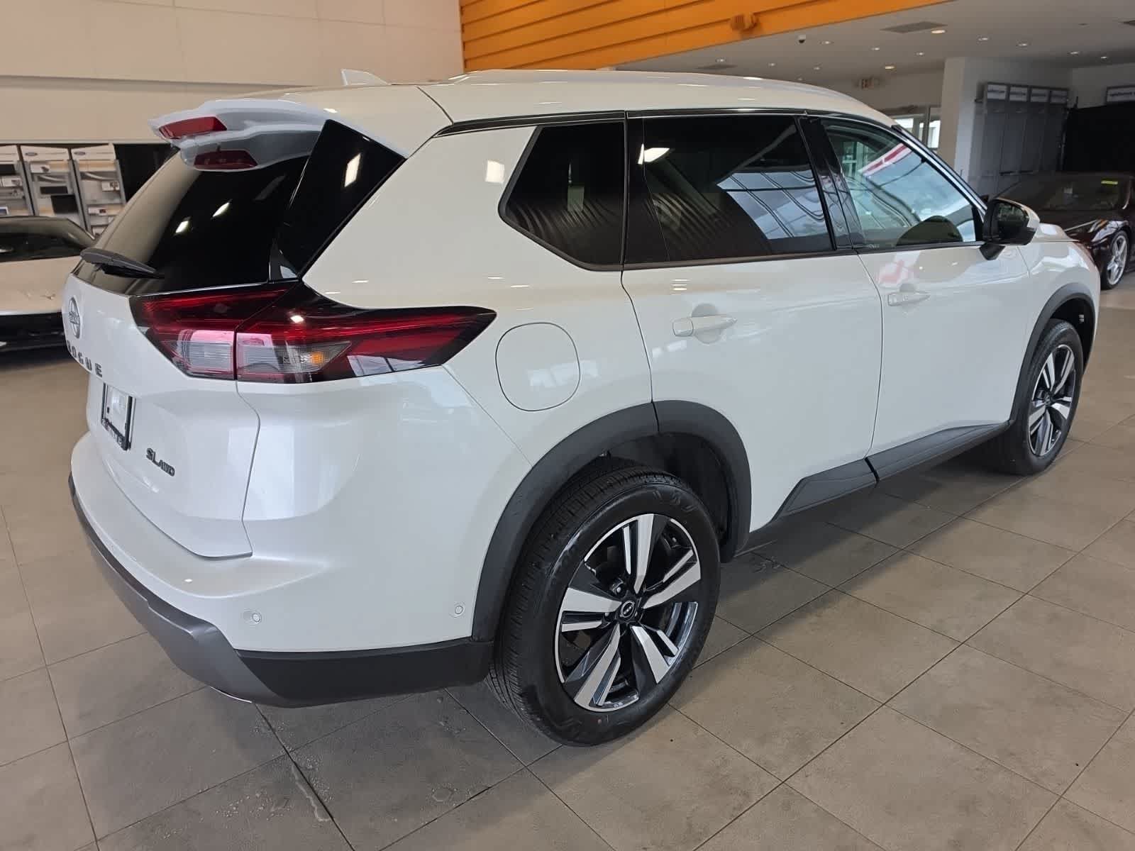 Used 2026 Nissan Rogue SL AWD/4WD image 7