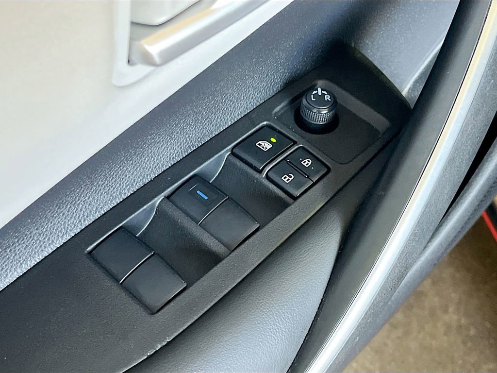 Used 2022 Toyota Corolla SE w/ Carpet Mat Package (TMS) image 18