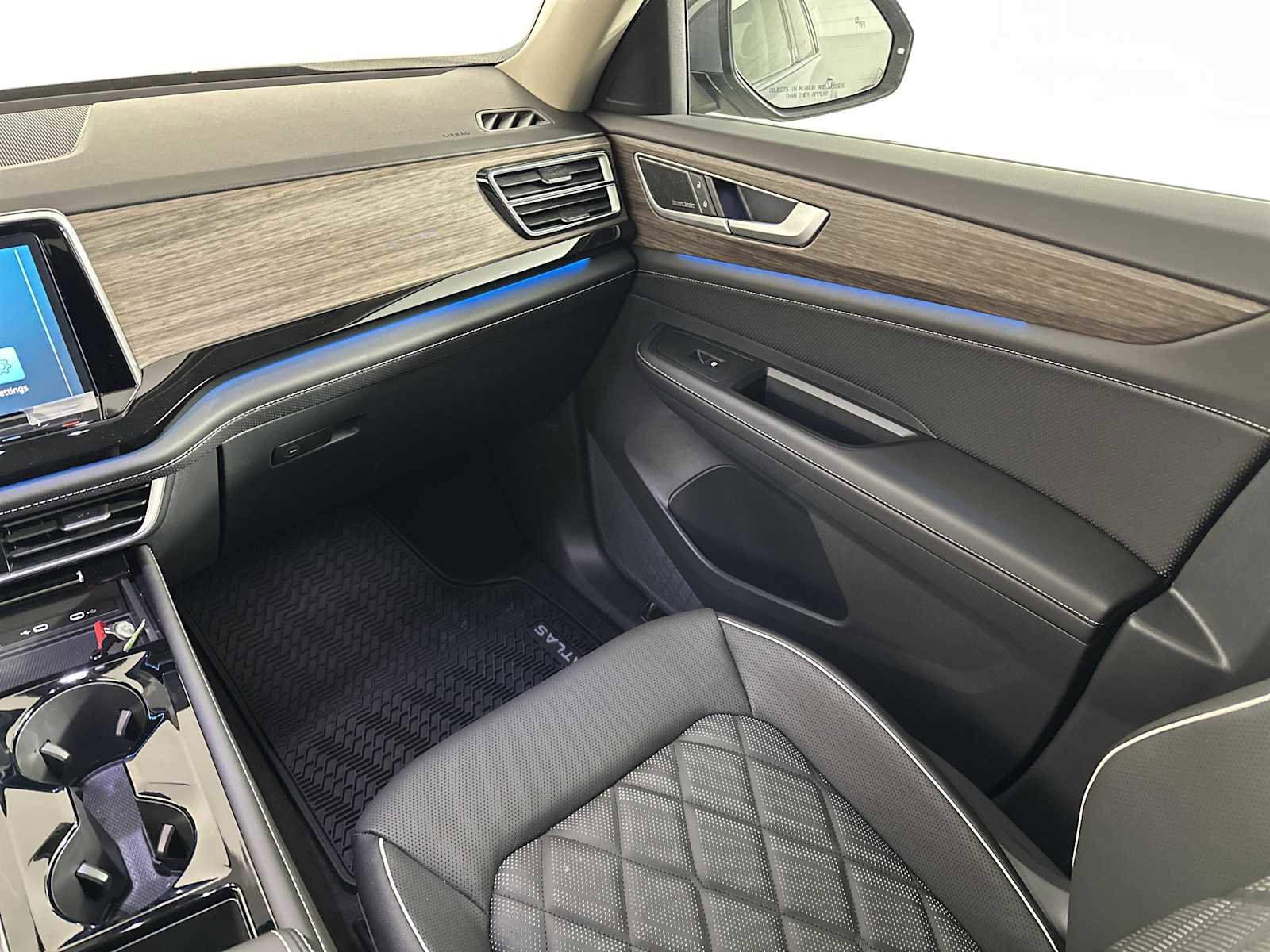 Used 2025 Volkswagen Atlas SEL Premium R-Line image 13