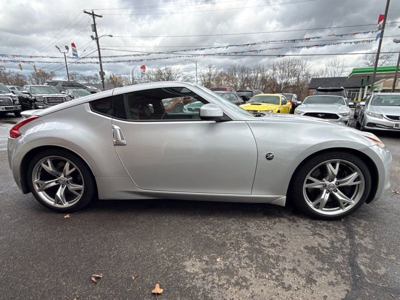 Used 2009 Nissan 370Z Touring w/ Sport Pkg image 4