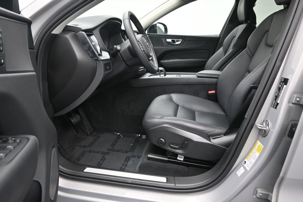 Certified 2024 Volvo XC60 B5 Core AWD/4WD image 12