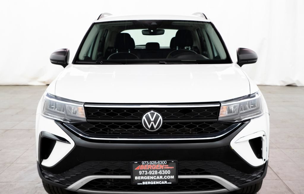 Used 2024 Volkswagen Taos S FWD image 2