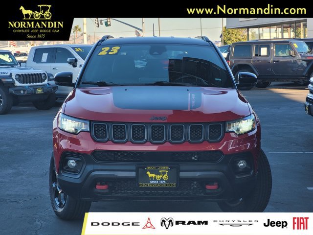 Used 2023 Jeep Compass Trailhawk AWD/4WD image 2