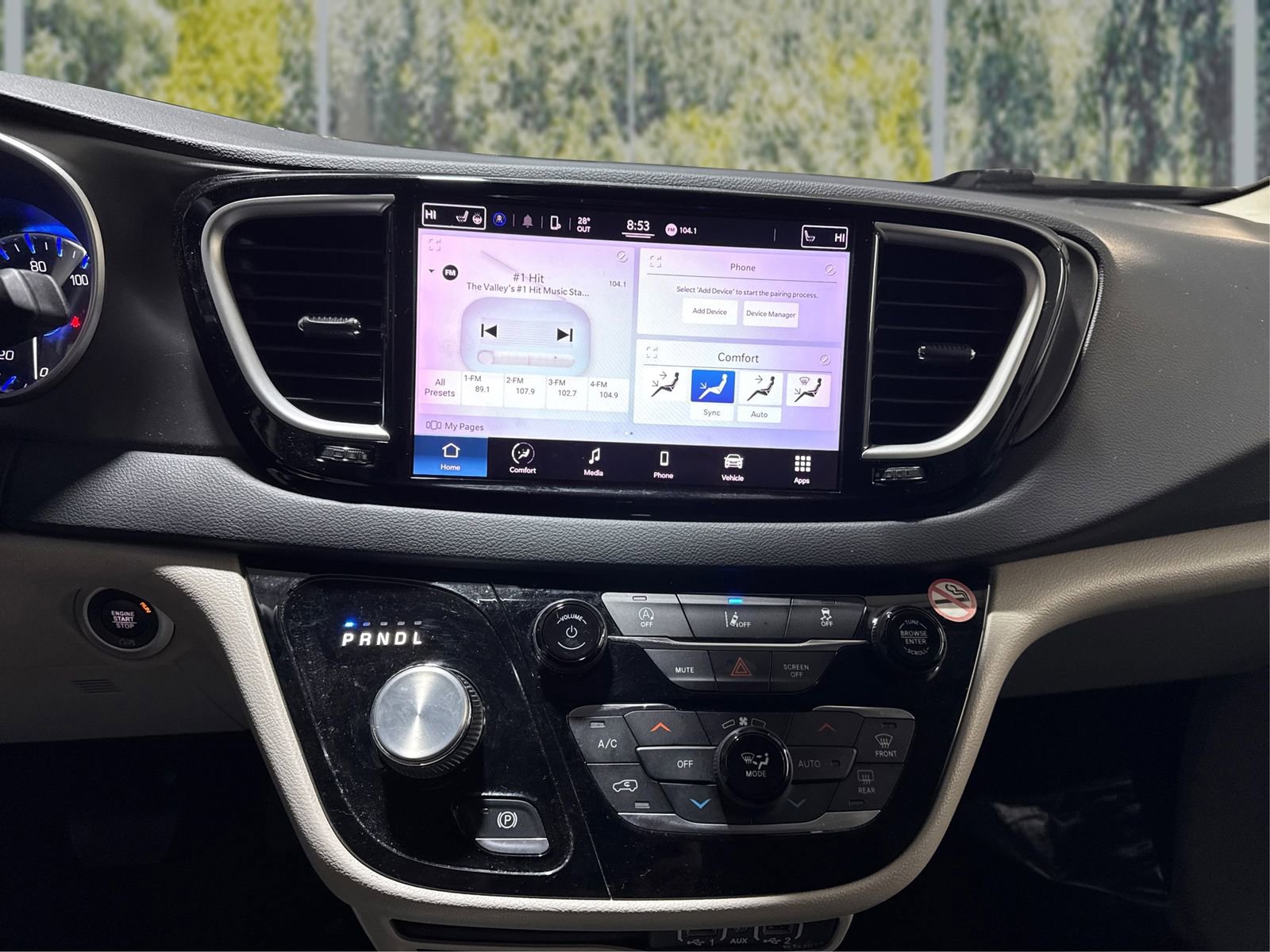 Used 2022 Chrysler Pacifica Touring-L image 16