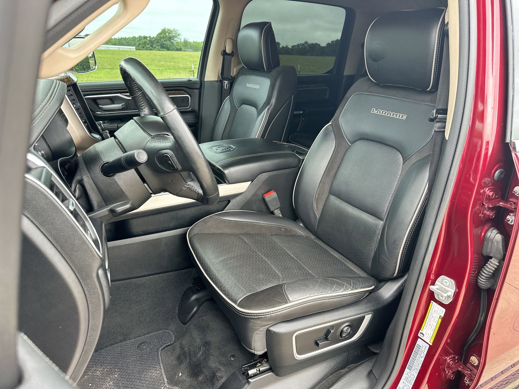 Used 2020 RAM 1500 Laramie AWD/4WD image 11