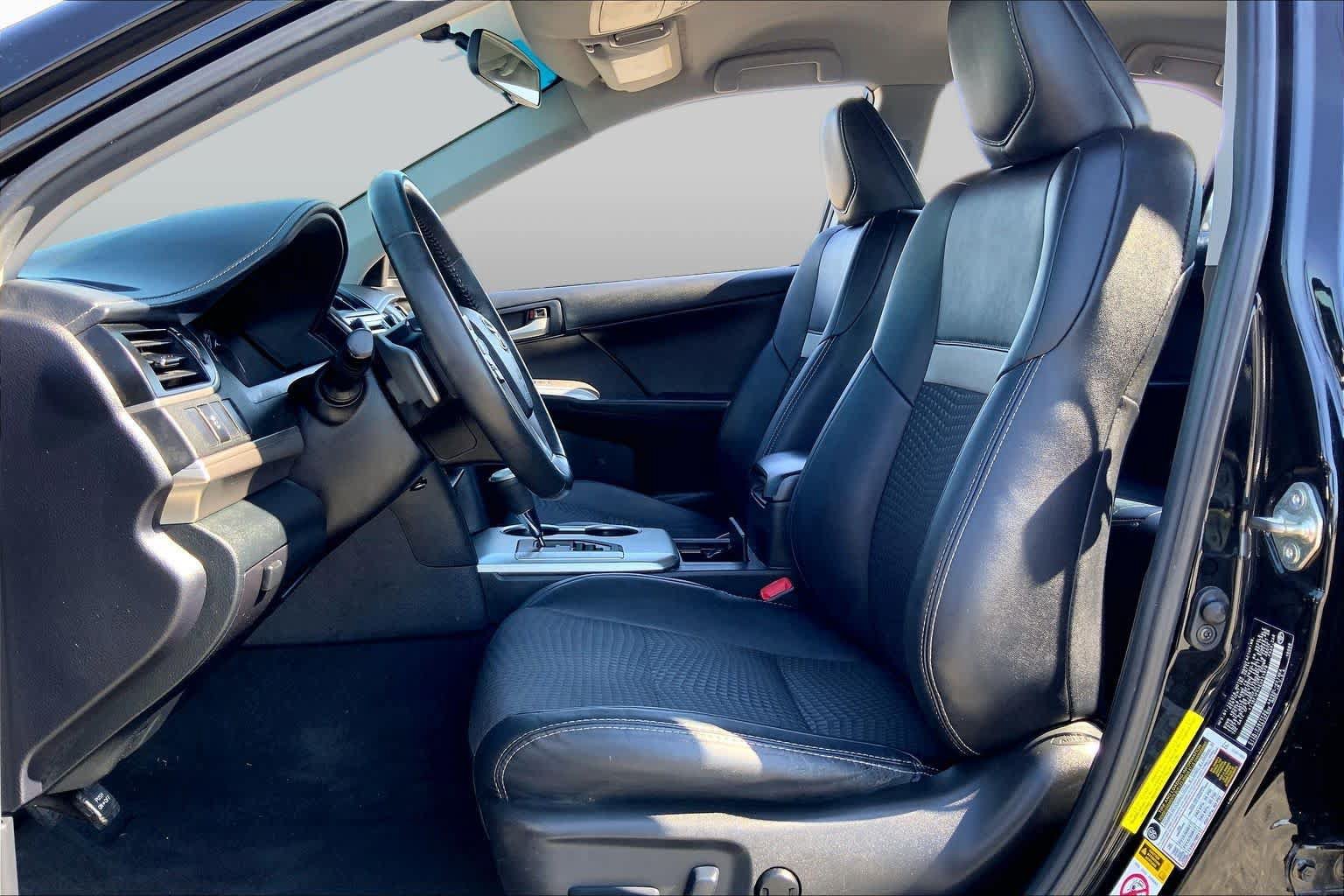 Used 2014 Toyota Camry SE FWD image 7