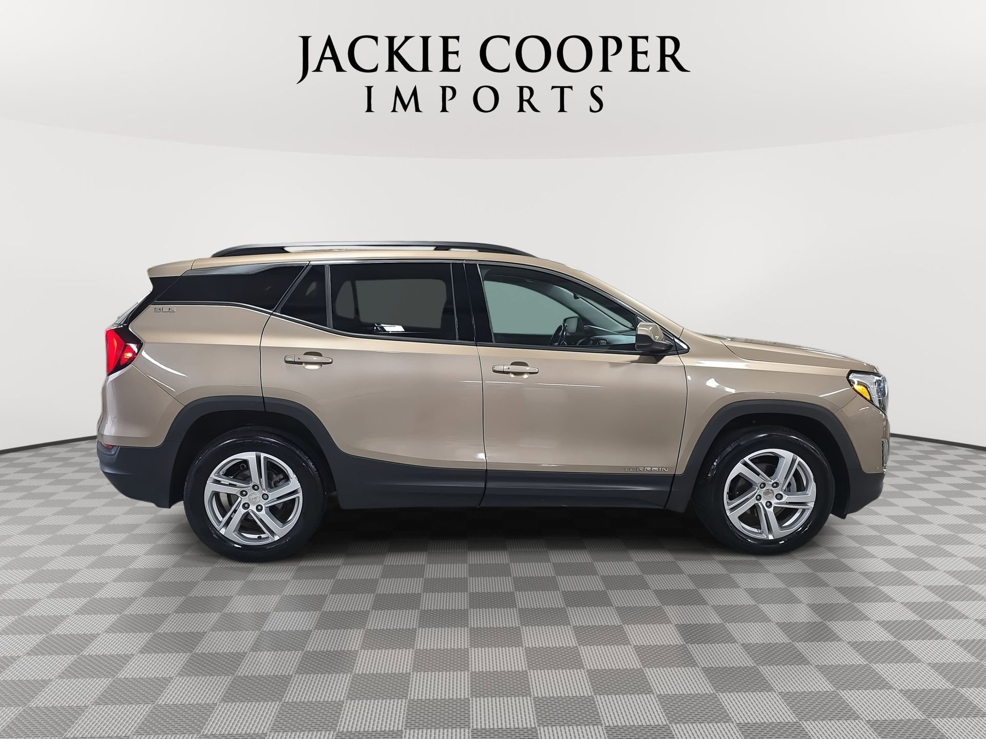 Used 2018 GMC Terrain SLE w/ Driver Convenience Package image 4