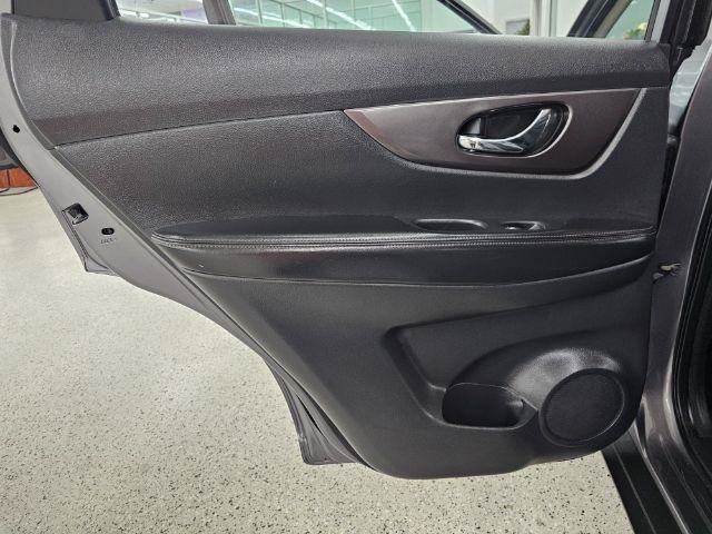 Used 2016 Nissan Rogue S AWD/4WD image 26
