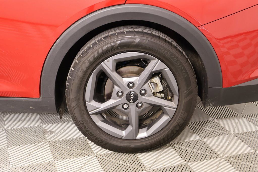Used 2025 Kia K4 LXS image 17