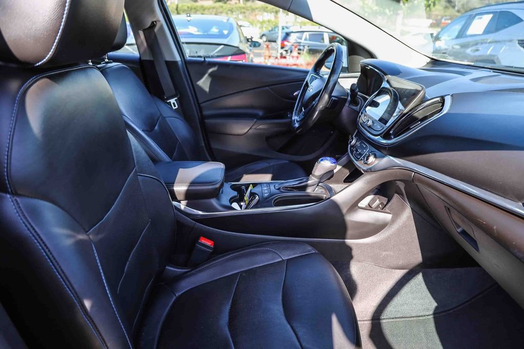 Used 2018 Chevrolet Volt Premier w/ Driver Confidence Package FWD image 17