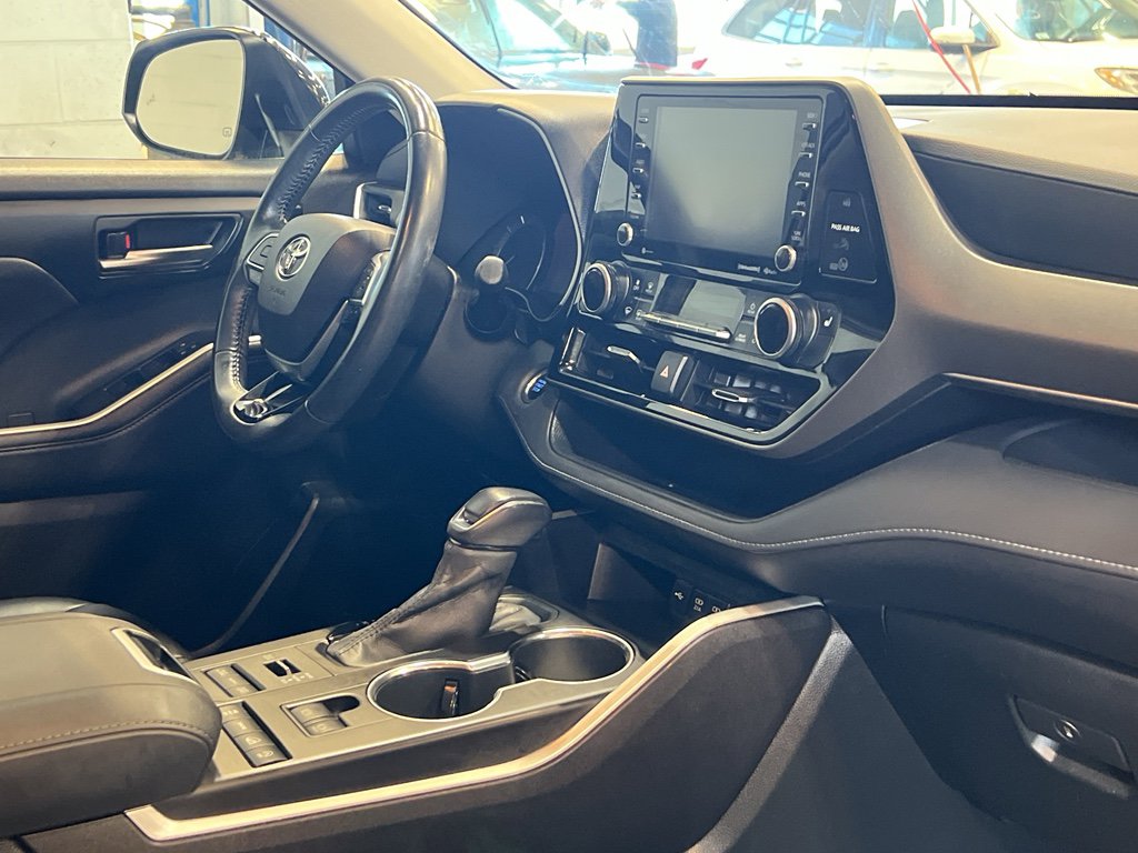 Used 2020 Toyota Highlander XLE image 26