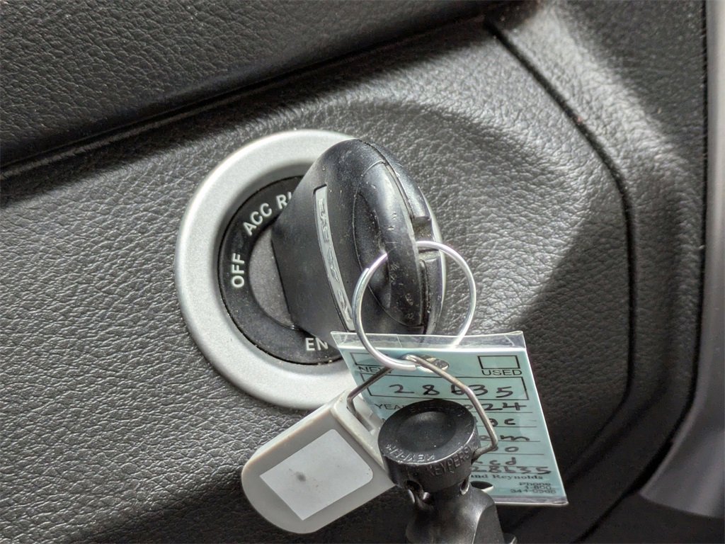 Used 2024 RAM 1500 Classic SLT image 32