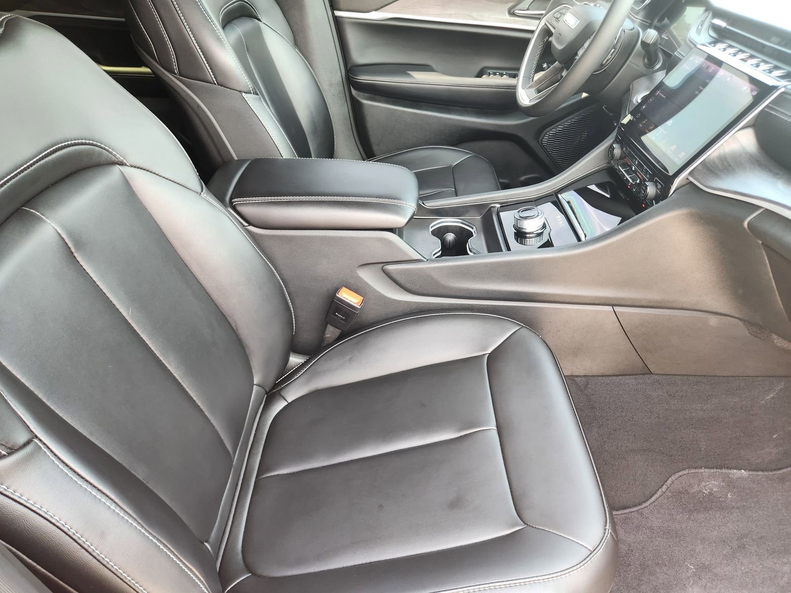 Used 2025 Jeep Grand Cherokee Limited RWD image 14