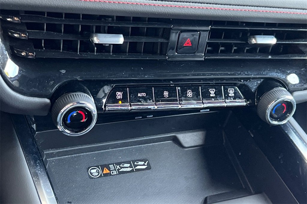 Used 2025 Chevrolet Suburban RST image 31