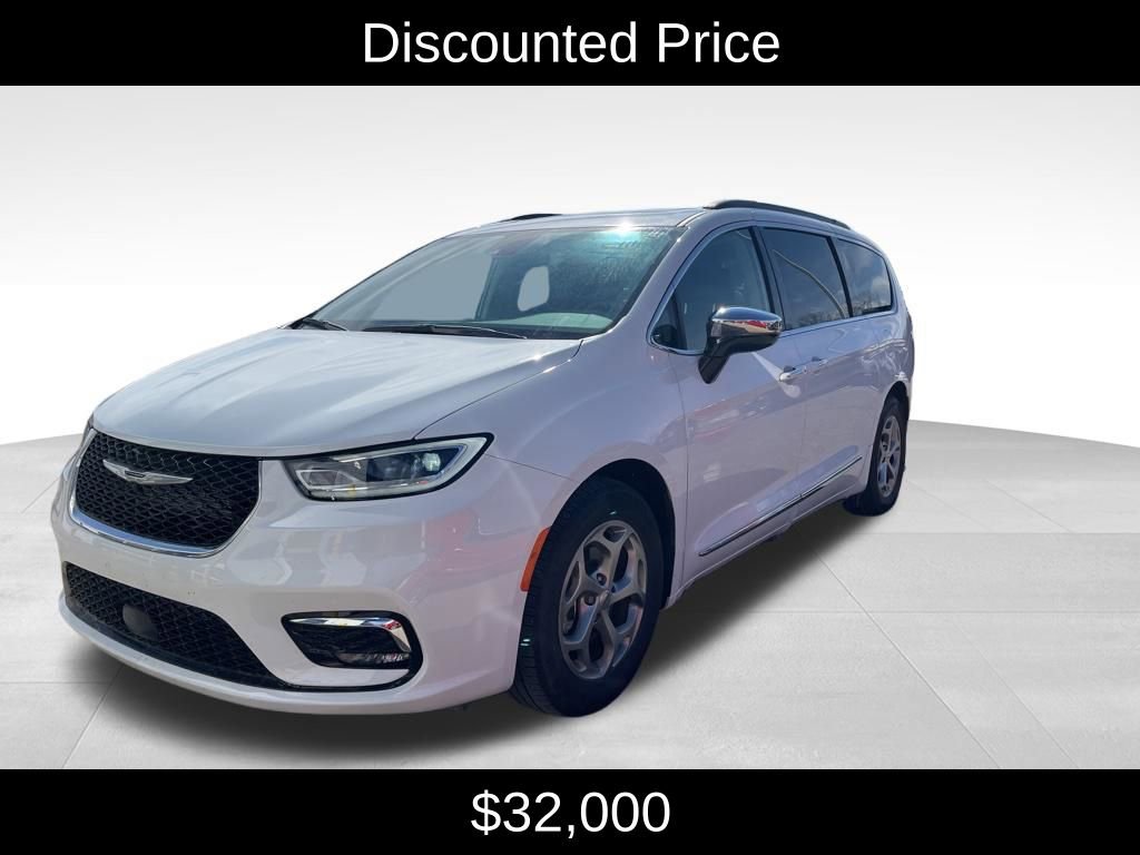 Used 2023 Chrysler Pacifica Limited image 3