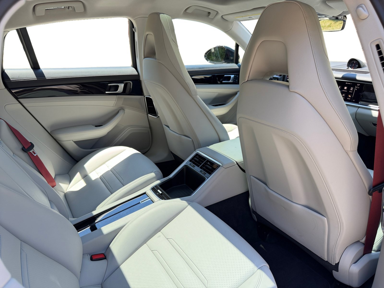 Used 2023 Porsche Panamera image 20