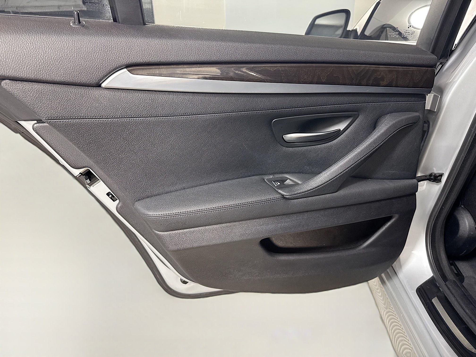 Used 2016 BMW 528i Sedan RWD image 25