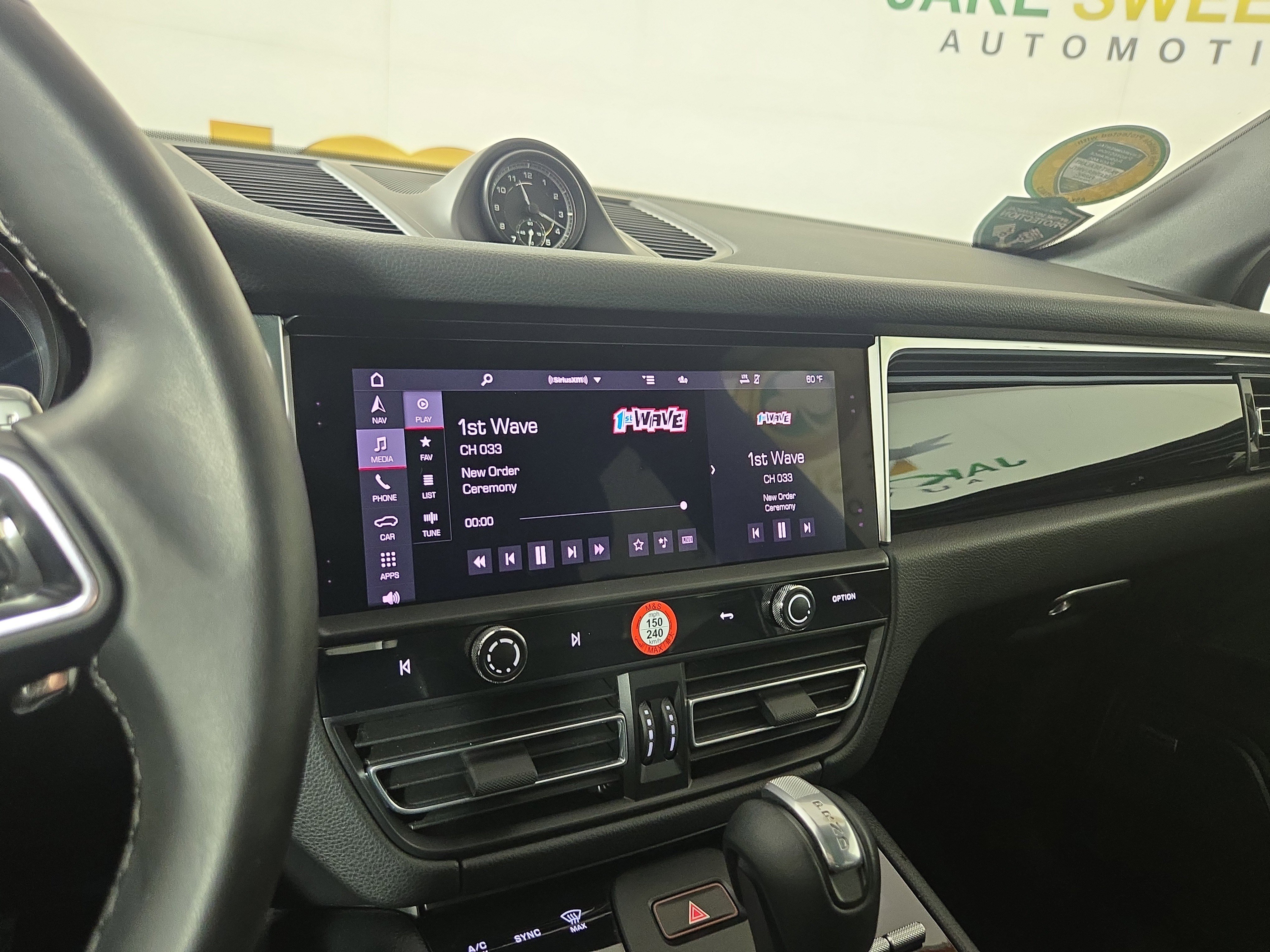 Used 2022 Porsche Macan image 19