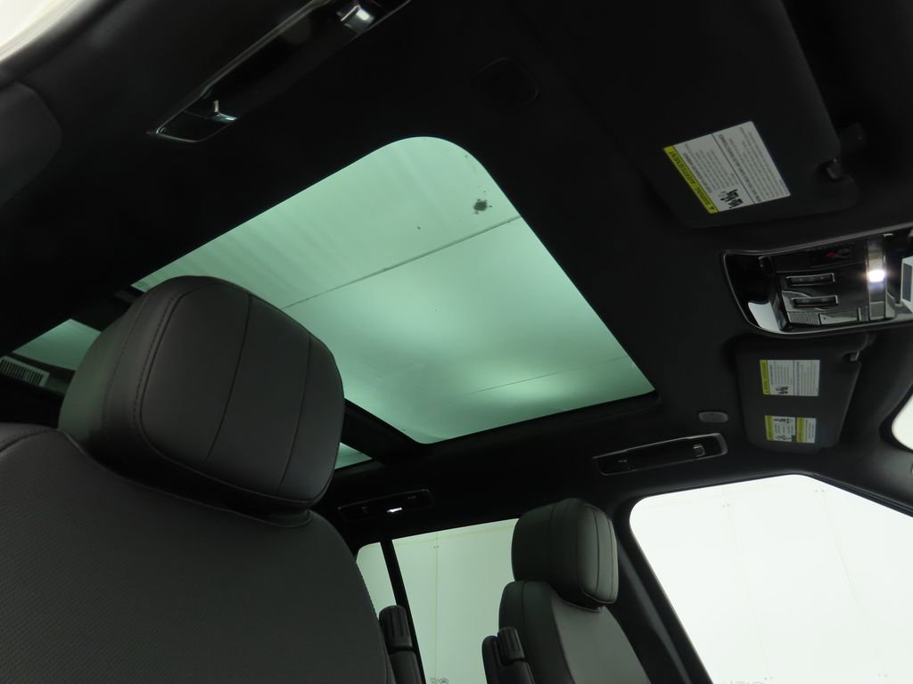 New 2025 Land Rover Range Rover SE image 19
