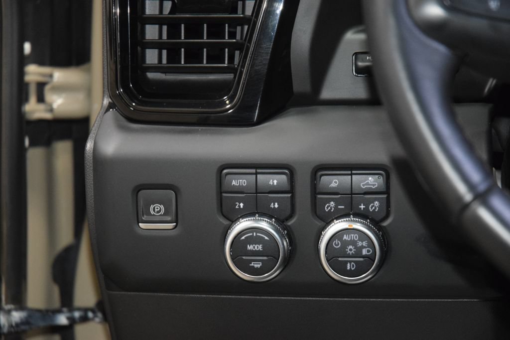 Used 2023 GMC Sierra 1500 AT4 w/ AT4 Premium Package AWD/4WD image 34