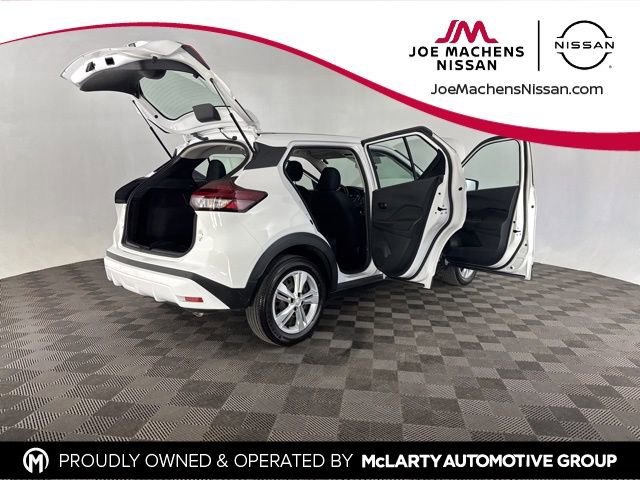 Used 2022 Nissan Kicks S image 14