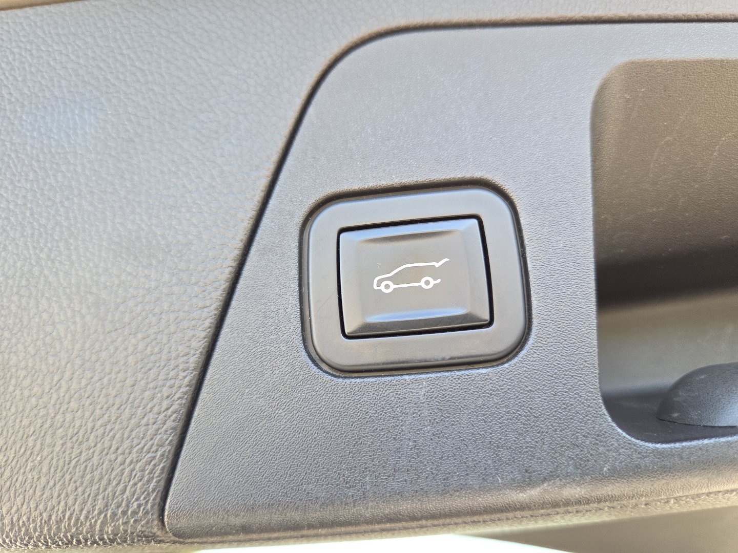 Used 2019 Buick Envision Essence FWD image 21