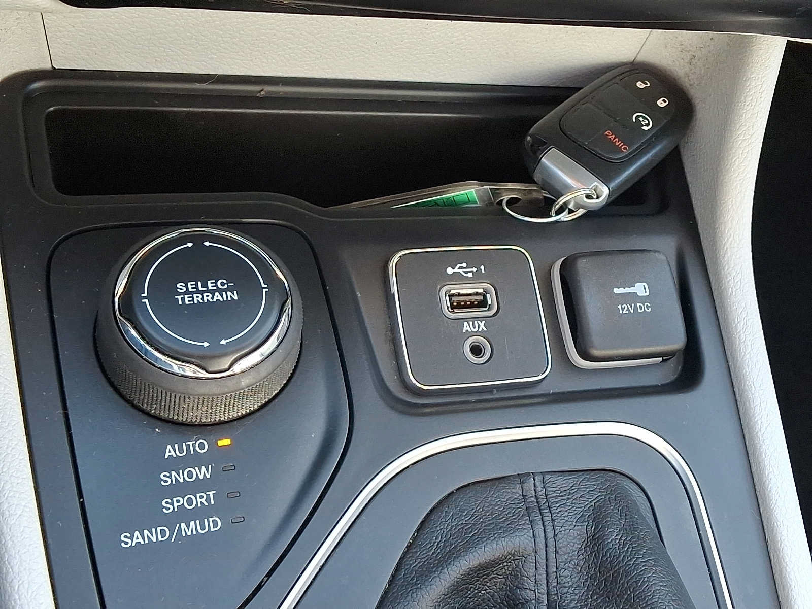 Used 2021 Jeep Cherokee Latitude Plus AWD/4WD image 21