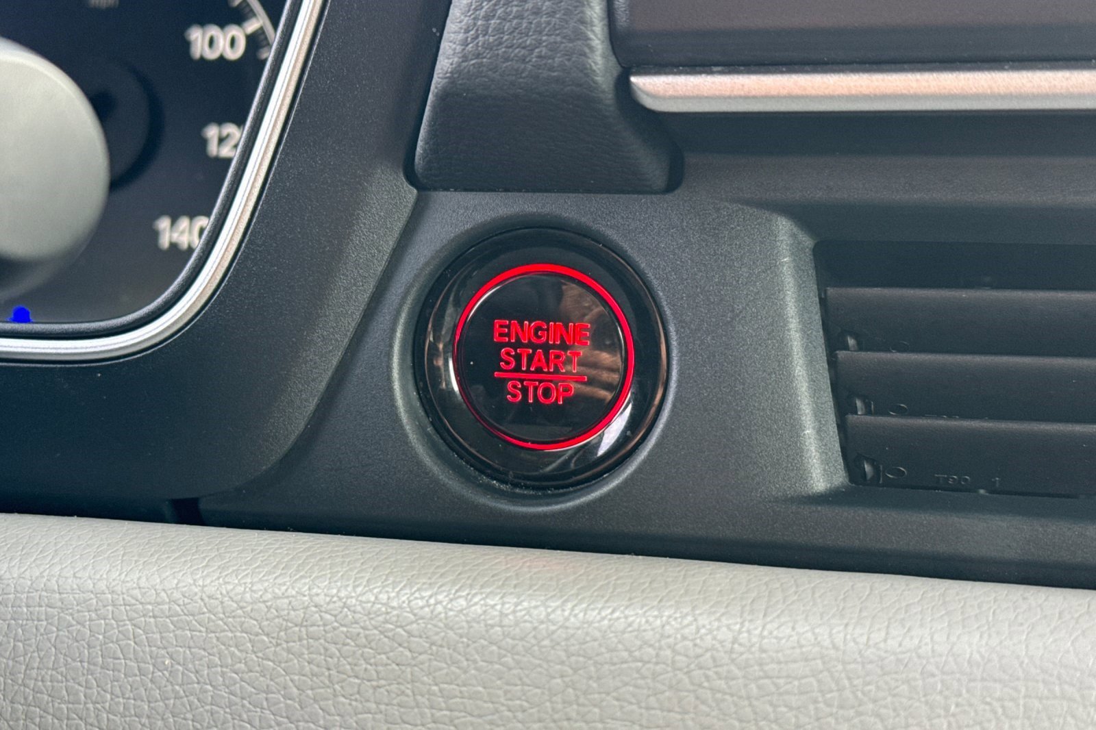 Certified 2024 Honda Pilot Touring image 34