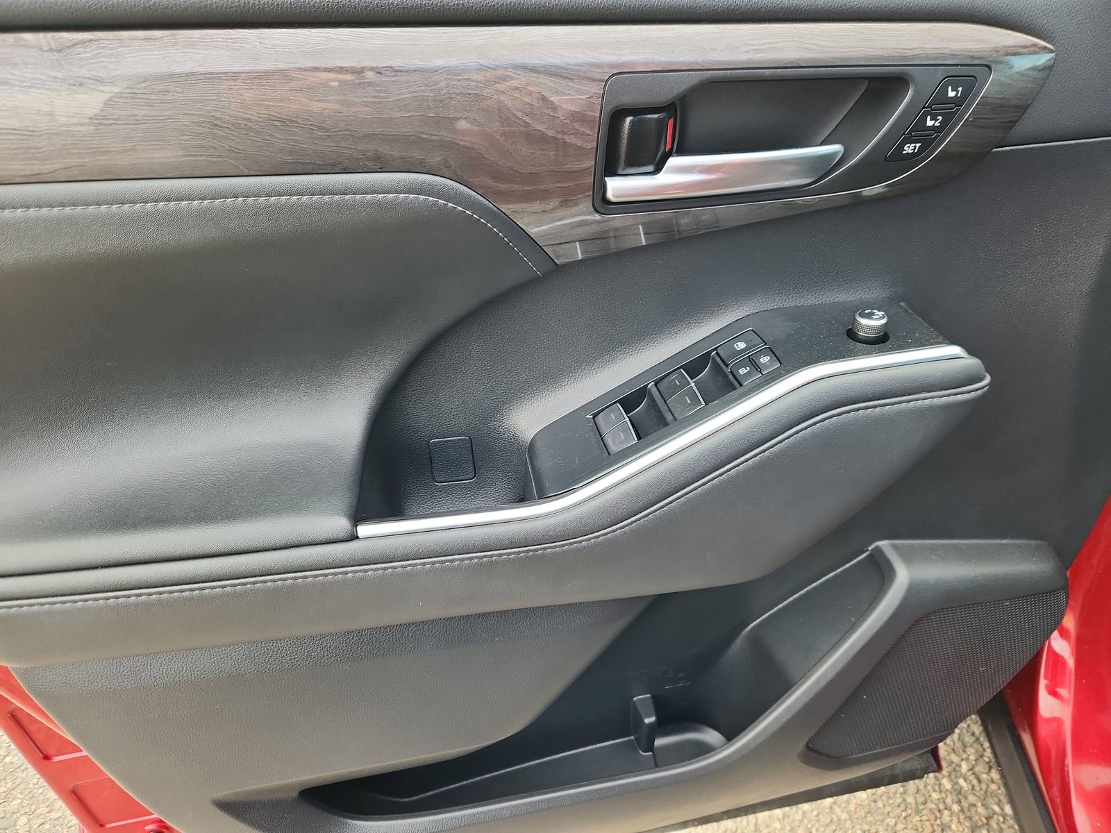 Used 2021 Toyota Highlander Limited image 10