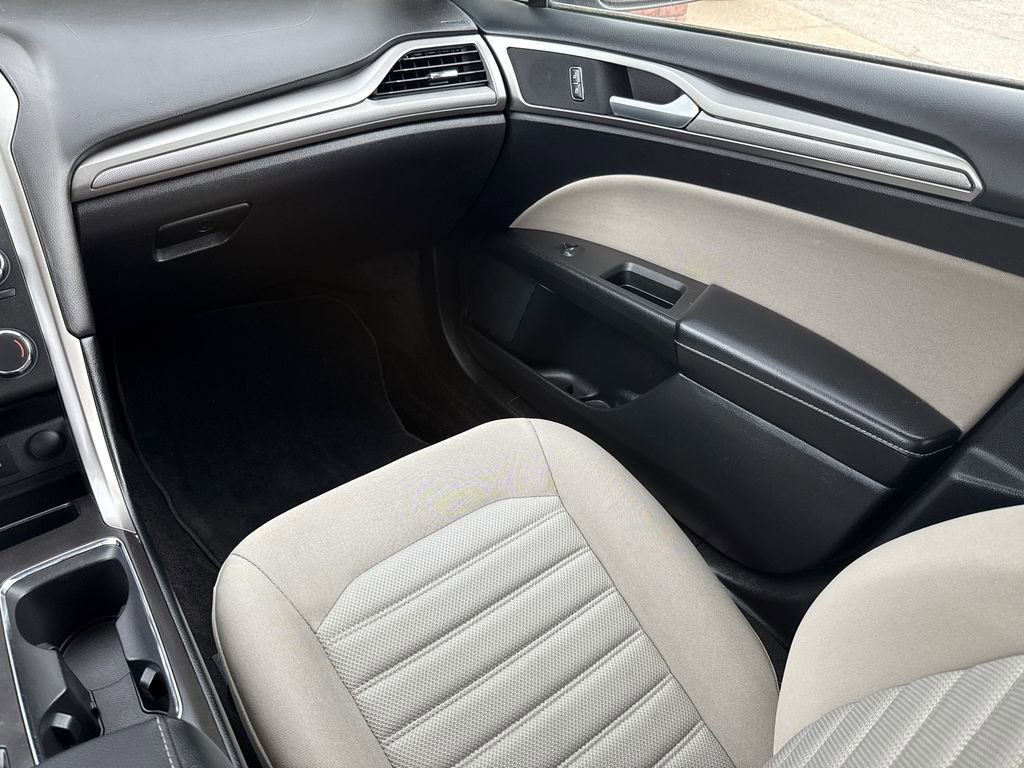 Used 2018 Ford Fusion S image 15