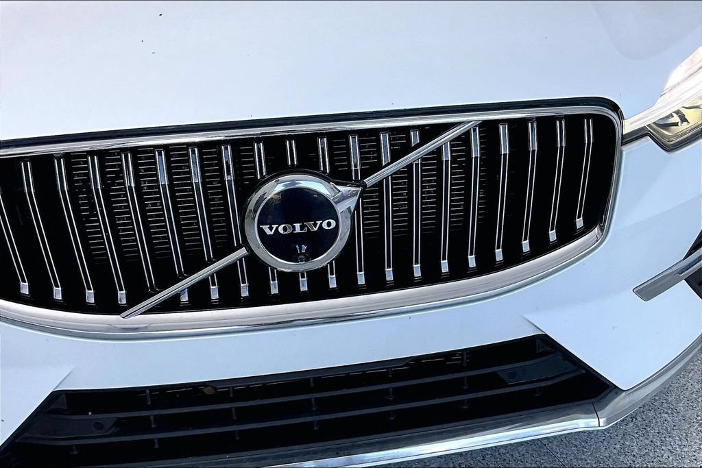 Used 2023 Volvo XC60 B5 Plus AWD/4WD image 32