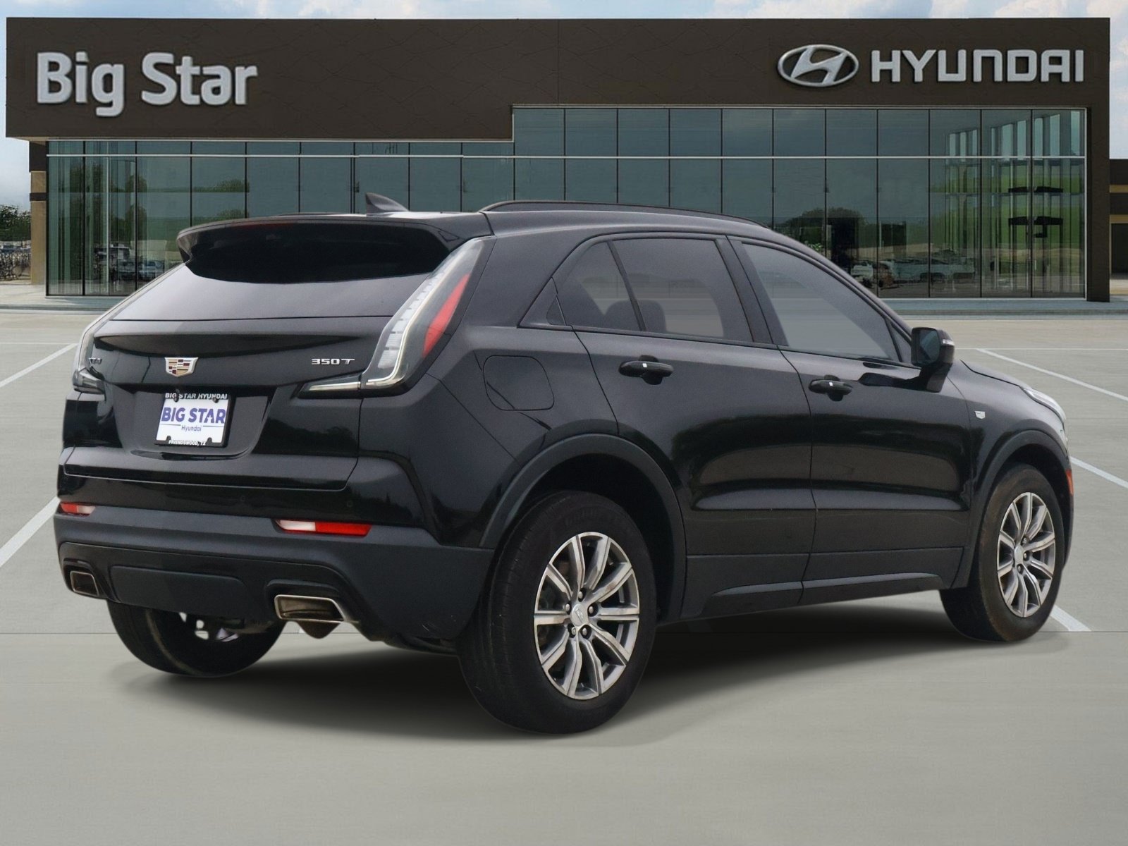 Used 2022 Cadillac XT4 Sport w/ Enhanced Visibility Package FWD image 4