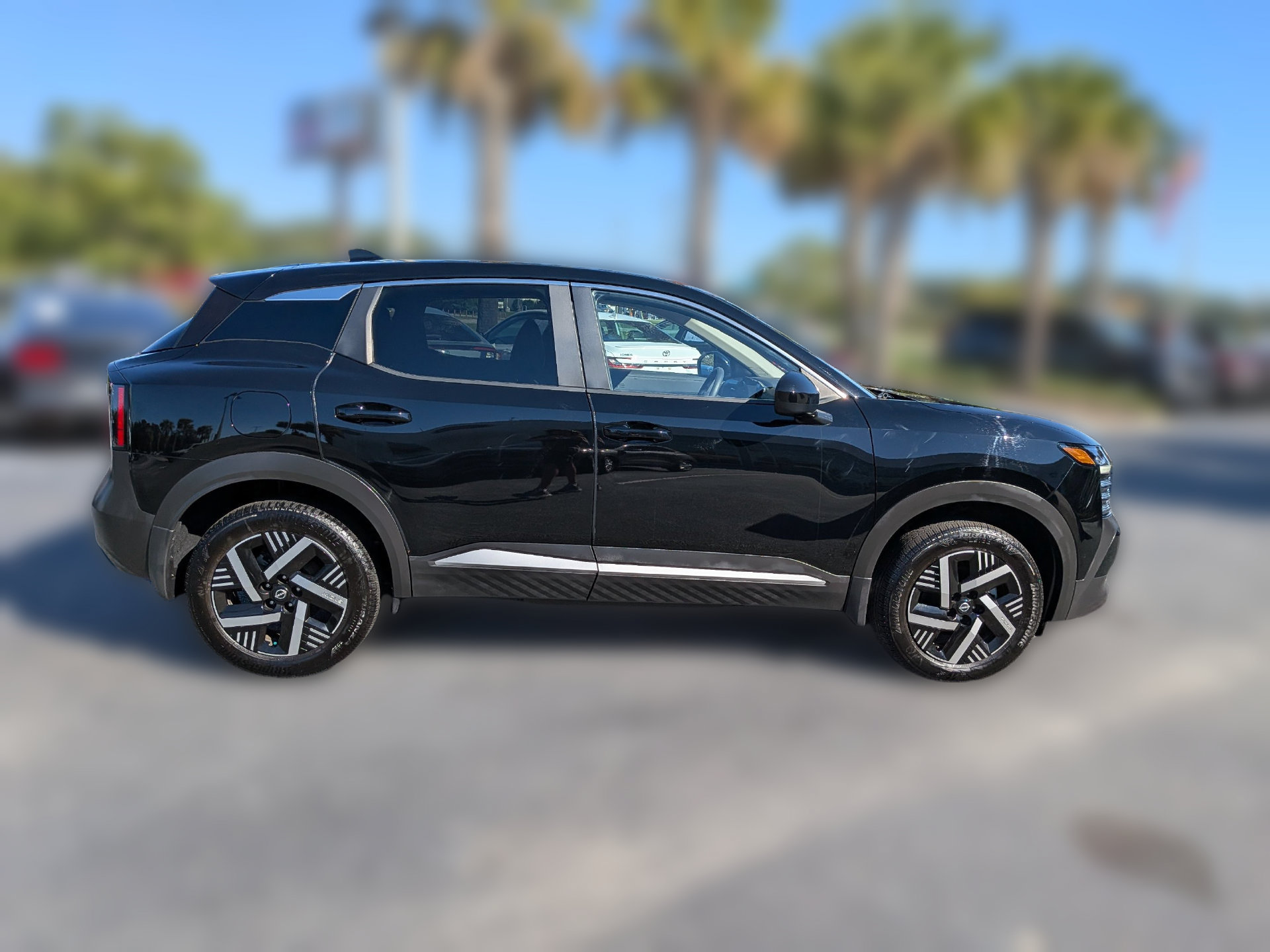Used 2025 Nissan Kicks SV FWD image 3
