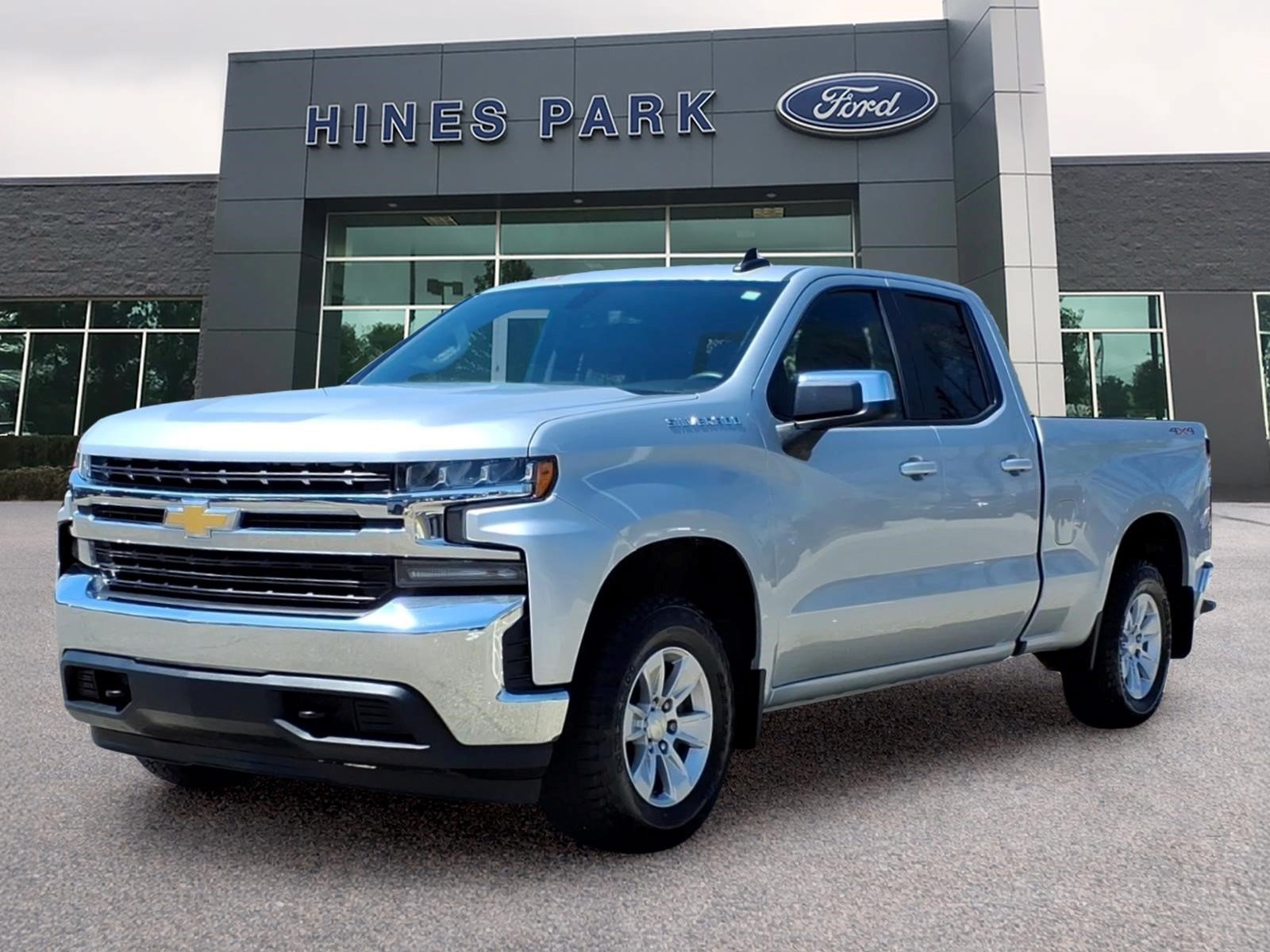 Used 2019 Chevrolet Silverado 1500 LT AWD/4WD image 3
